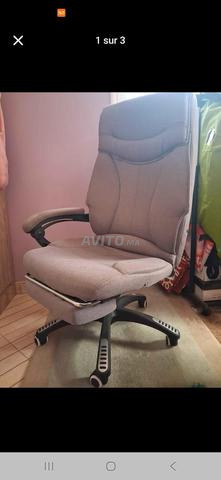 كرسي مكتب وألعاب