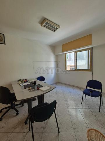 مكتب للإيجار بورغون 70م - 2