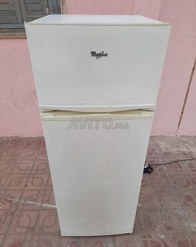 ثلاجة متوسطة من ماركة Whirlpool - 2