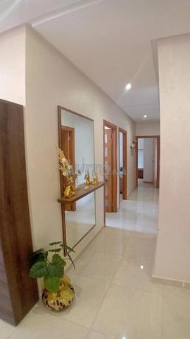 شقة – إقامة بحديقة وموقف سيارات - 2