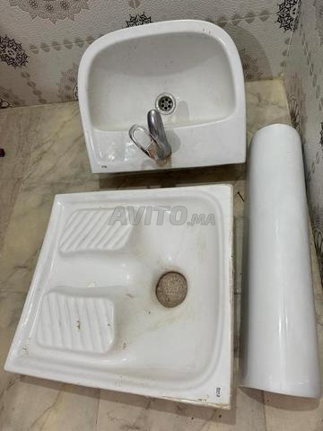 باب خشبي ونافذة مع لافابو ومرحاض روكا - 2