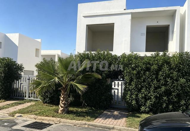 فيلا حديثة شبه مكتملة 219 م² – إقامة الشمس - 2