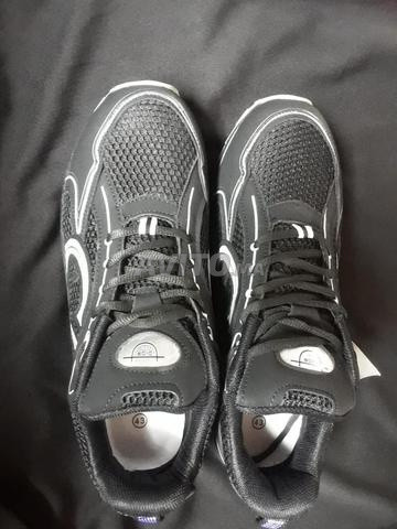 حذاء رياضي جديد - 2