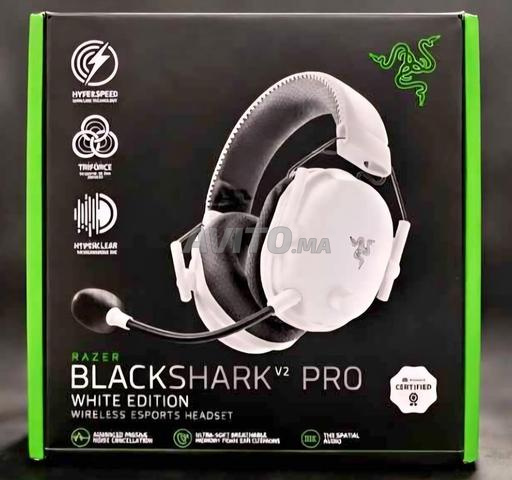 RAZER BLACK SHARK V2 PRO - 2
