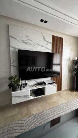 Meuble TV avec étagères à portes