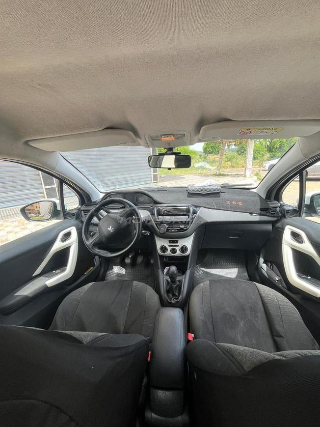 Peugeot 208 Diesel Manuelle 2016 à Rabat