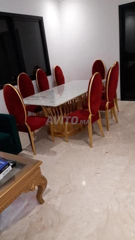 طاولة جميلة لغرفة الطعام