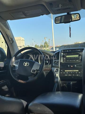 Toyota Land Cruiser V8 - 2