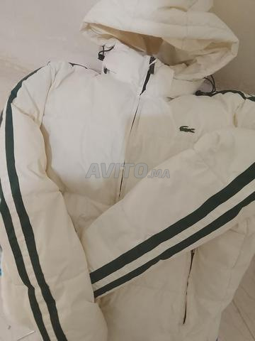 Elle a juste besoin d'un lavage, encore neuve, portée une fois