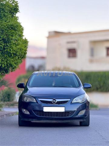 Opel Astra Diesel 2010 à Rabat - 2