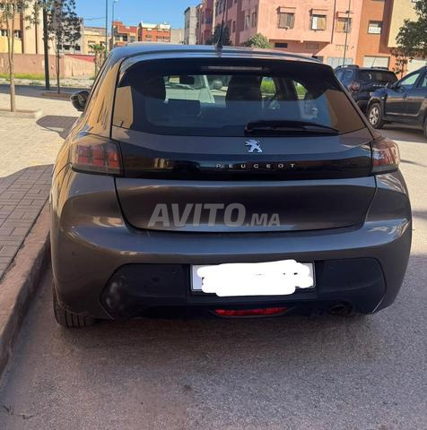 بيجو 208 نظيفة جداً - 2