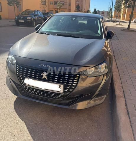 بيجو 208 نظيفة جداً