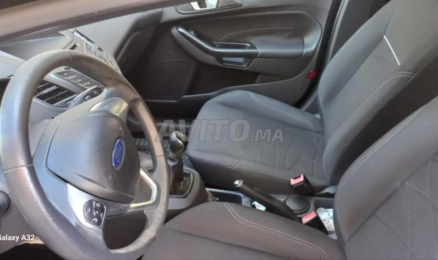 Ford Fiesta Essence Manuelle 2015 à Salé - 2