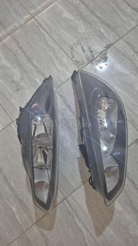 مصابيح أمامية لسيارة فورد فوكس موديل 2017