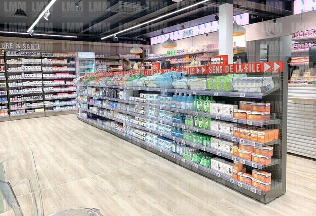 رفوف صيدلية ومستحضرات تجميل NA