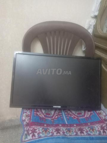 Télévision pure avec ses accessoires - 2