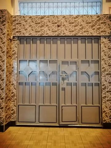 محل مُصلَح ونظيف في موقع تجاري - 2