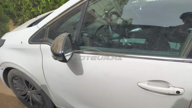 Peugeot 208 white édition 
