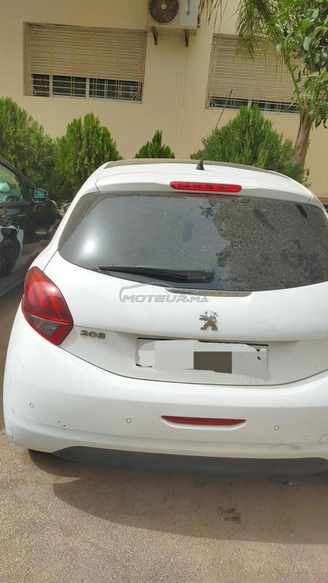 Peugeot 208 white édition 