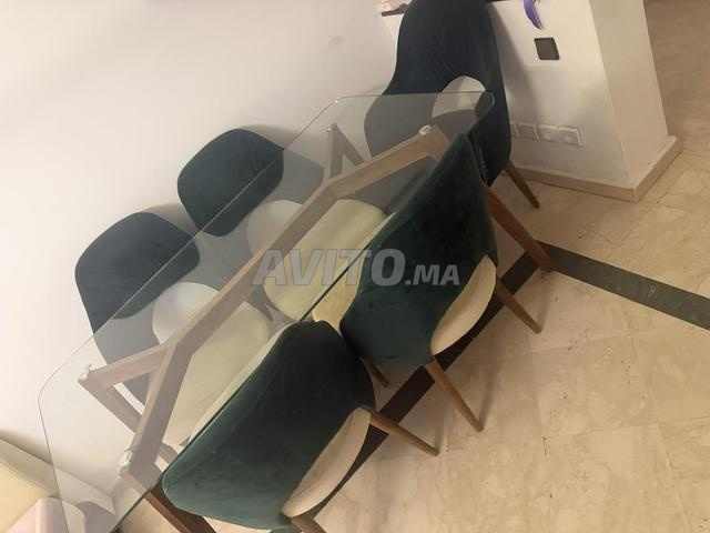طاولة طعام مع 6 كراسي خشبية