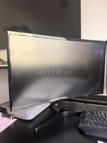 شاشة سامسونج منحنية بدقة فل إتش دي - 2