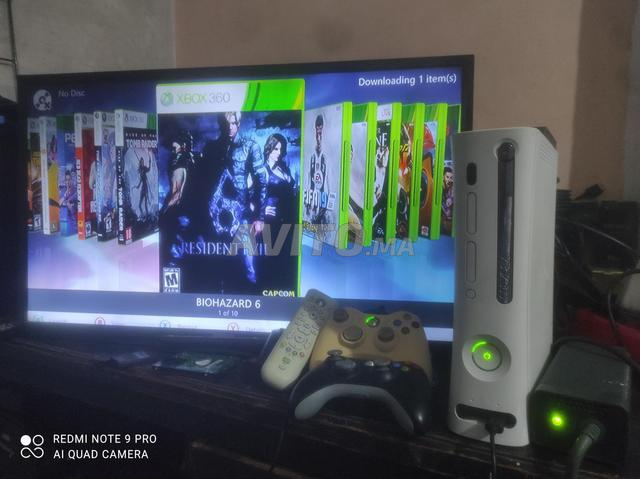 XBOX 360 مفلاشي مع 10 ألعاب، يد وريموت، بحالة ممتازة