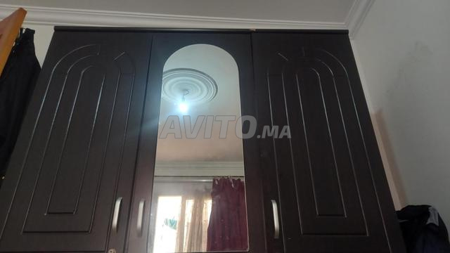 خزانة بثلاثة أبواب