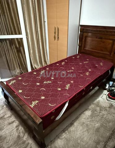 Lit et matelas en très bon état - 2