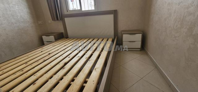 سرير مع طاولتين جانبيتين - 2