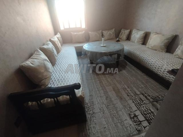 صالون تقليدي، سجادة وطاولة - 2