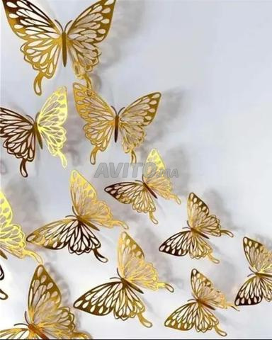 فراشات ذهبية