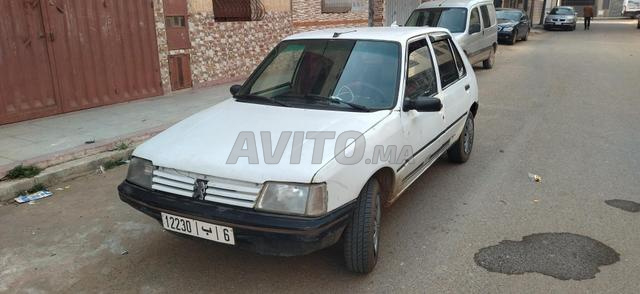 205 Essence modèle 92 pays 6 chevaux moteur junior