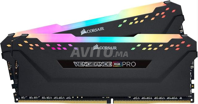 CORSAIR Vengeance RGB PRO 32 Go DDR4 3200MHz CL16 - 2