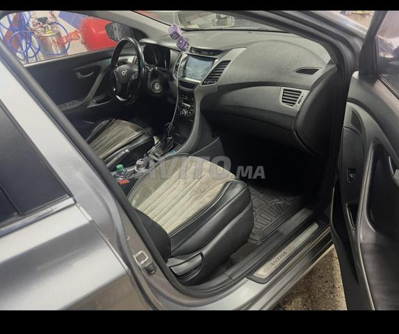 Hyundai Elantra - 2