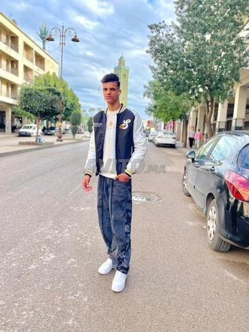 ملابس متكاملة تتكون من ثلاث قطع - 2