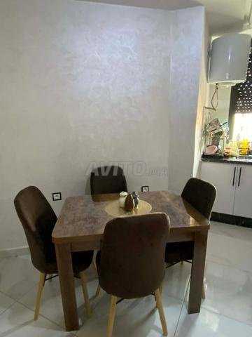 SALLE À MANGER Salle à manger disponible avec 4 et 6 chaises - 2