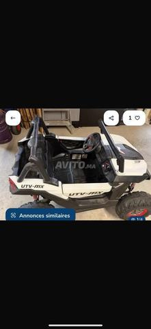 عربة أطفال كهربائية