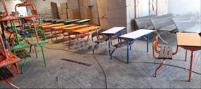 أثاث مدرسي/ طاولة وكرسي متعدد الألوان