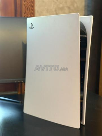 أبيع بلايستيشن 5 مع وحدتي تحكم - 2