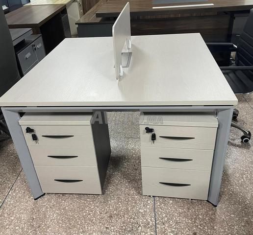 مكتب للعمل الجماعي/خزانة ملابس