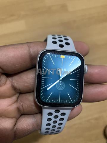 Apple Watch Series 5 مع خدوش على الشاشة