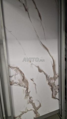 شفرات بي في سي وأعمدة خشبية