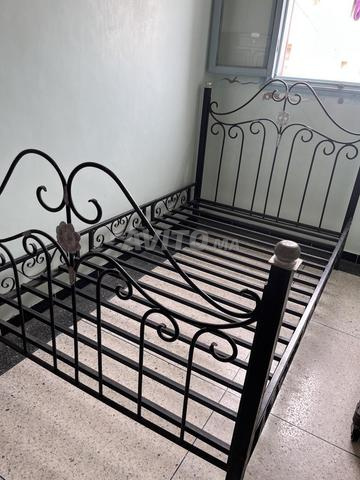 سرير حديد