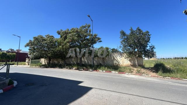 مستودع للبيع