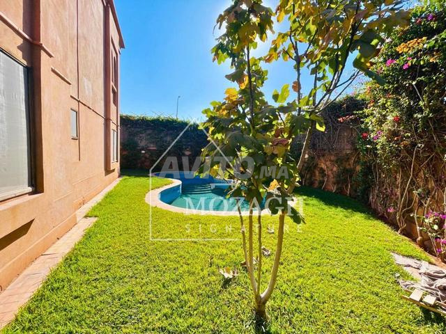 طابق أرضي رائع بحديقة خاصة ومسبح خاص - 2