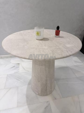 Table ronde en travertin naturel - 2