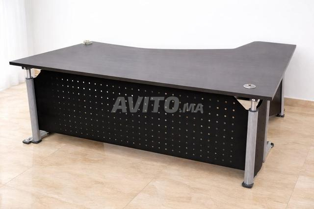 مكتب على شكل حرف L وتخزين عصري بحالة ممتازة - 2