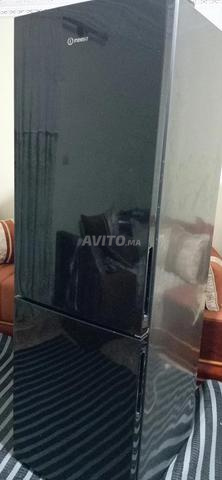 ثلاجة لا تزال جديدة، خرجتها للتو مع ضمانها