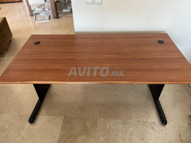 Bureau spacieux en bois, pieds métal - 2