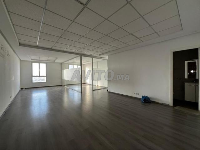 محل تجاري للإيجار في شارع أنفا - 9200 درهم - 2